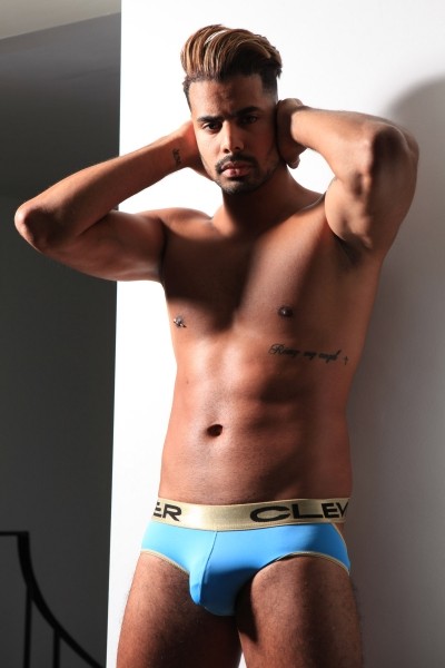 Jos posing erotic 